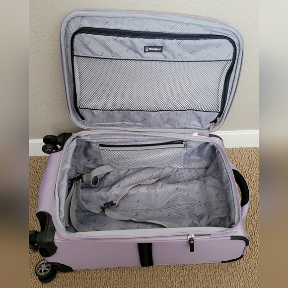 Travelpro WalkAbout 6 Carry-on Suitcase - Picture 7 of 15
